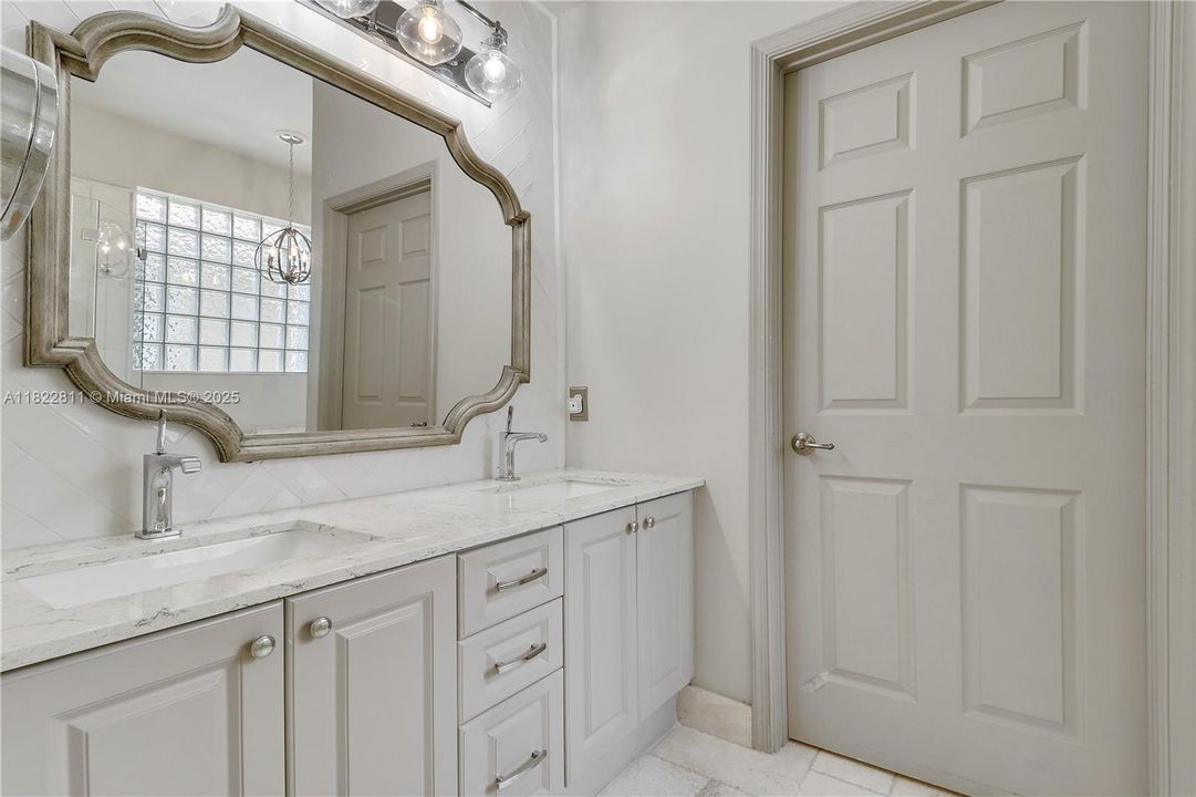 Recently Sold: $439,000 (3 beds, 2 baths, 2070 Square Feet)