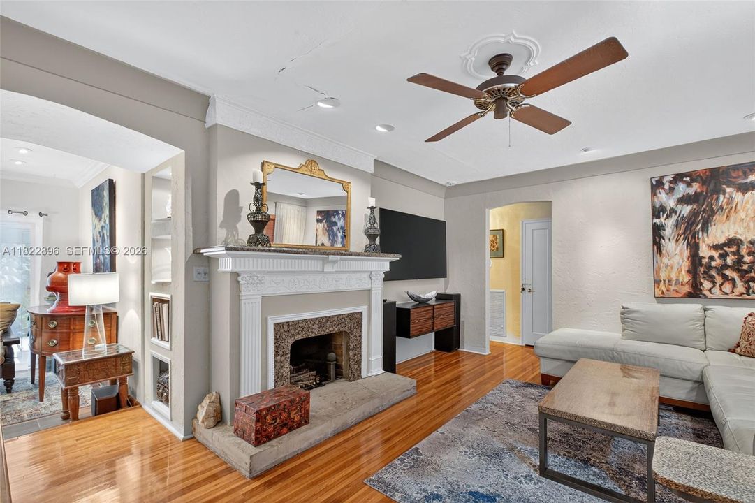 En Venta: $1,995,000 (3 camas, 2 baños, 1540 Pies cuadrados)