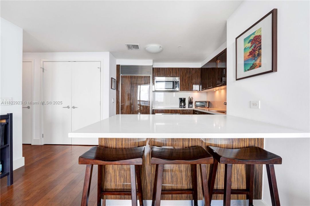 For Sale: $550,000 (1 beds, 1 baths, 820 Square Feet)