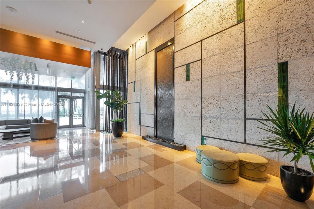 For Sale: $550,000 (1 beds, 1 baths, 820 Square Feet)