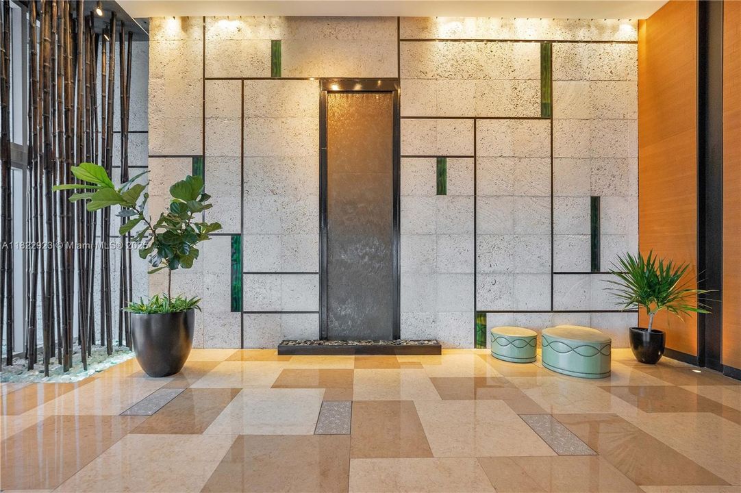 For Sale: $550,000 (1 beds, 1 baths, 820 Square Feet)