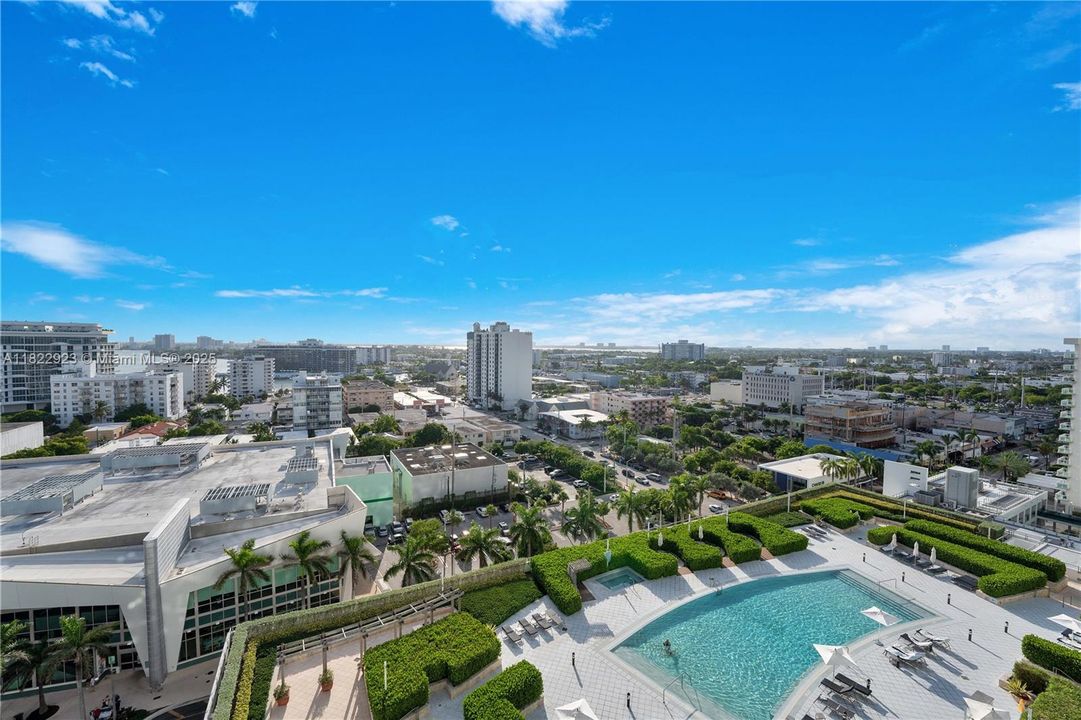 For Sale: $550,000 (1 beds, 1 baths, 820 Square Feet)