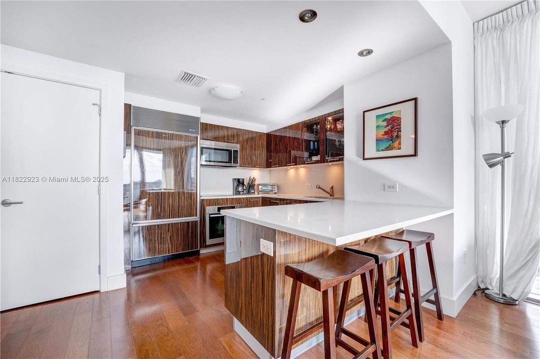 For Sale: $550,000 (1 beds, 1 baths, 820 Square Feet)