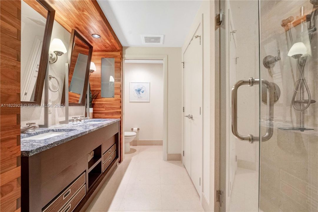 For Sale: $550,000 (1 beds, 1 baths, 820 Square Feet)