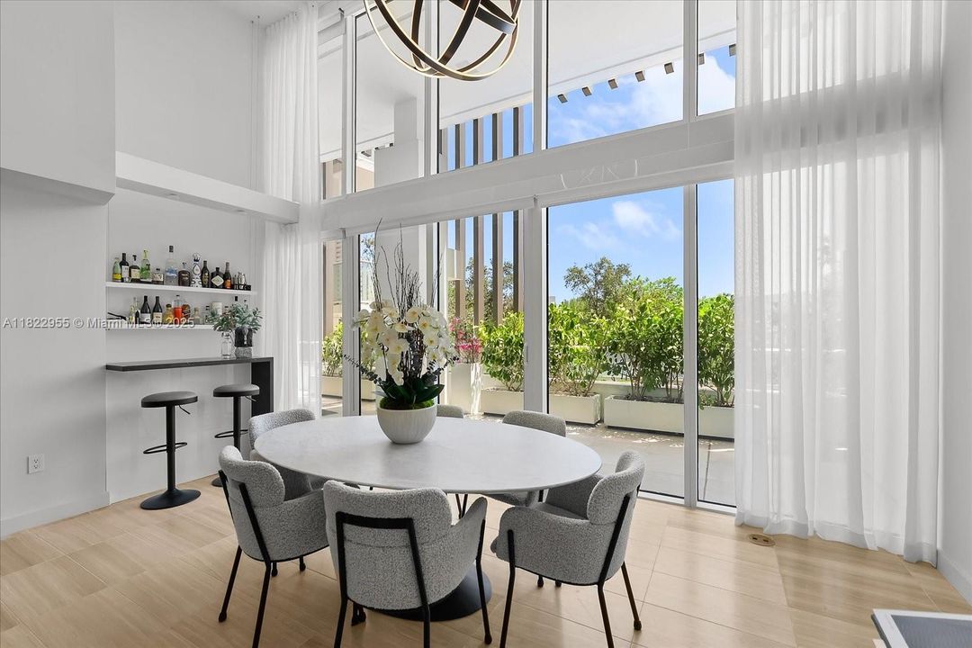 En Venta: $4,925,000 (4 camas, 4 baños, 4033 Pies cuadrados)