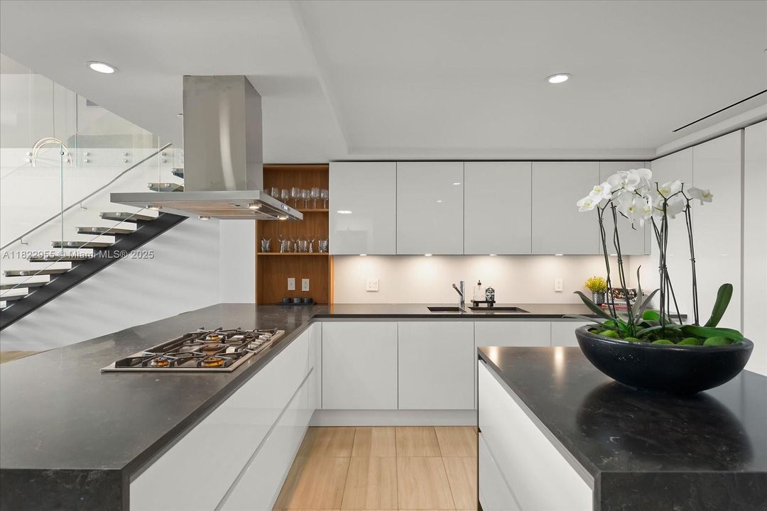 En Venta: $4,925,000 (4 camas, 4 baños, 4033 Pies cuadrados)