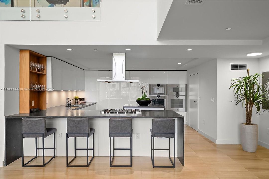 En Venta: $4,925,000 (4 camas, 4 baños, 4033 Pies cuadrados)