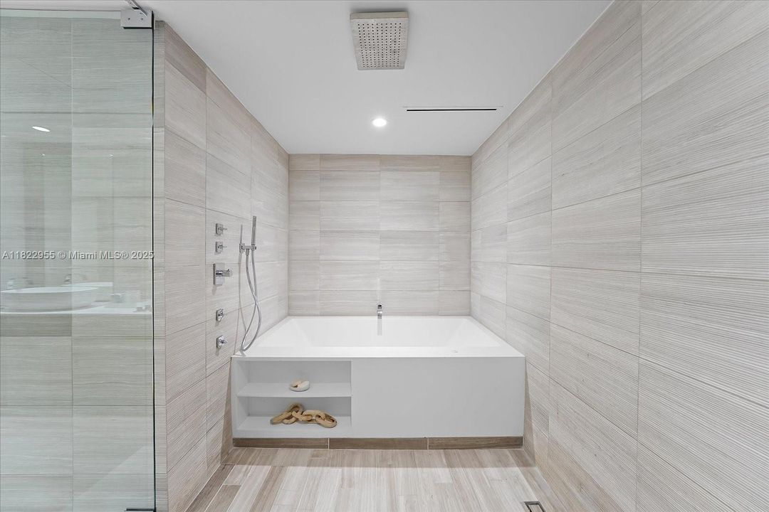 En Venta: $4,925,000 (4 camas, 4 baños, 4033 Pies cuadrados)