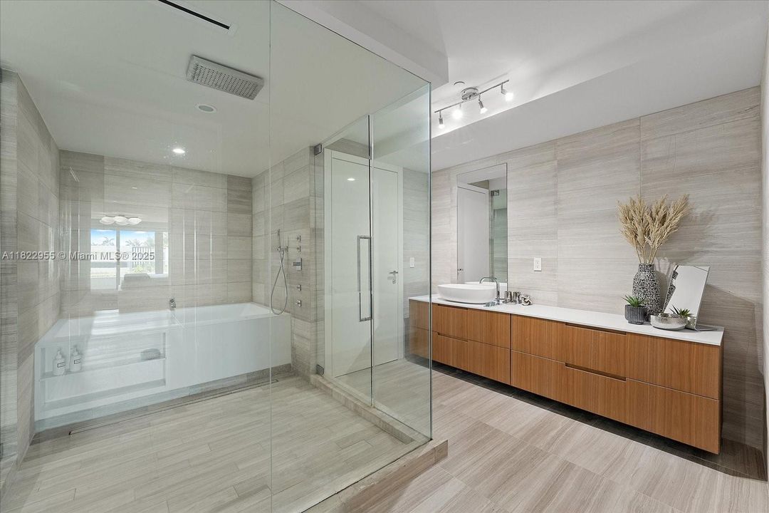 En Venta: $4,925,000 (4 camas, 4 baños, 4033 Pies cuadrados)