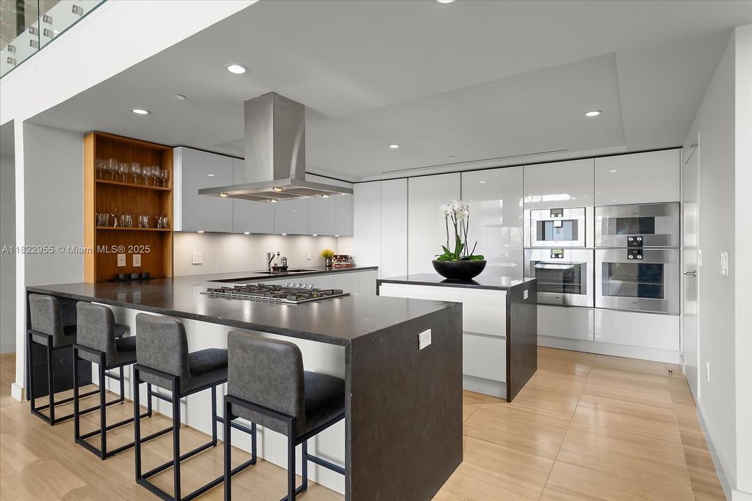 En Venta: $4,925,000 (4 camas, 4 baños, 4033 Pies cuadrados)