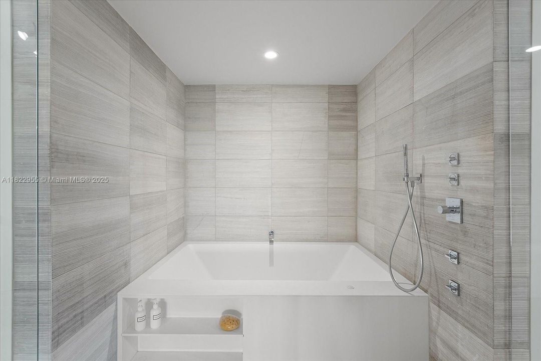 En Venta: $4,925,000 (4 camas, 4 baños, 4033 Pies cuadrados)