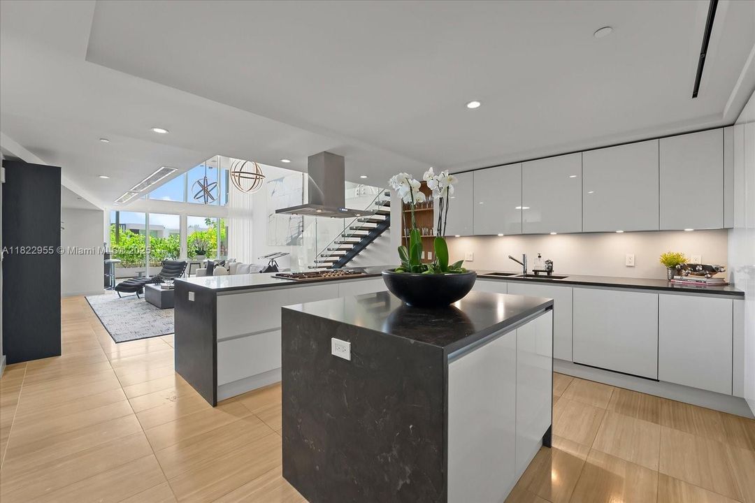 En Venta: $4,925,000 (4 camas, 4 baños, 4033 Pies cuadrados)