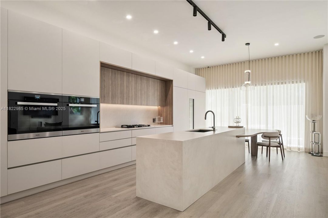 En Venta: $2,990,000 (5 camas, 4 baños, 3156 Pies cuadrados)