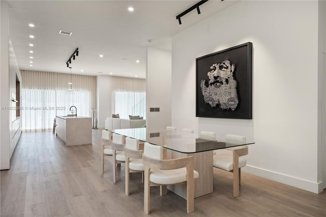 En Venta: $2,990,000 (5 camas, 4 baños, 3156 Pies cuadrados)