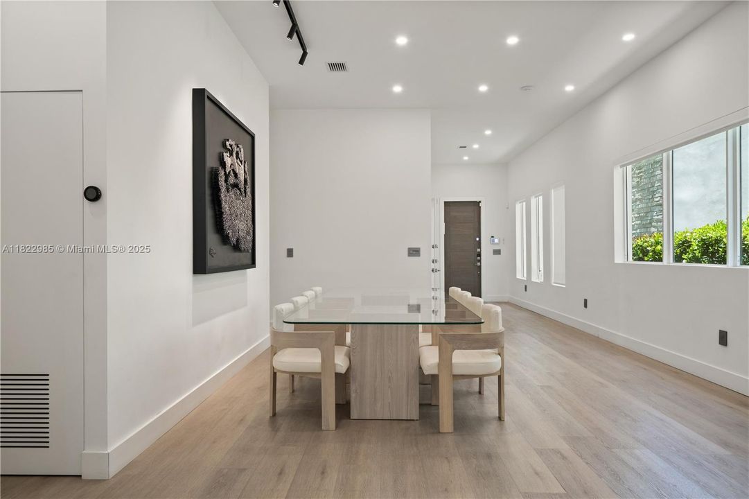En Venta: $2,990,000 (5 camas, 4 baños, 3156 Pies cuadrados)