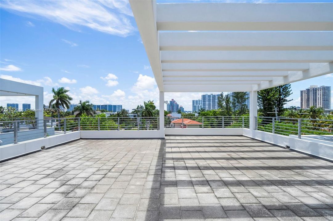 En Venta: $2,990,000 (5 camas, 4 baños, 3156 Pies cuadrados)