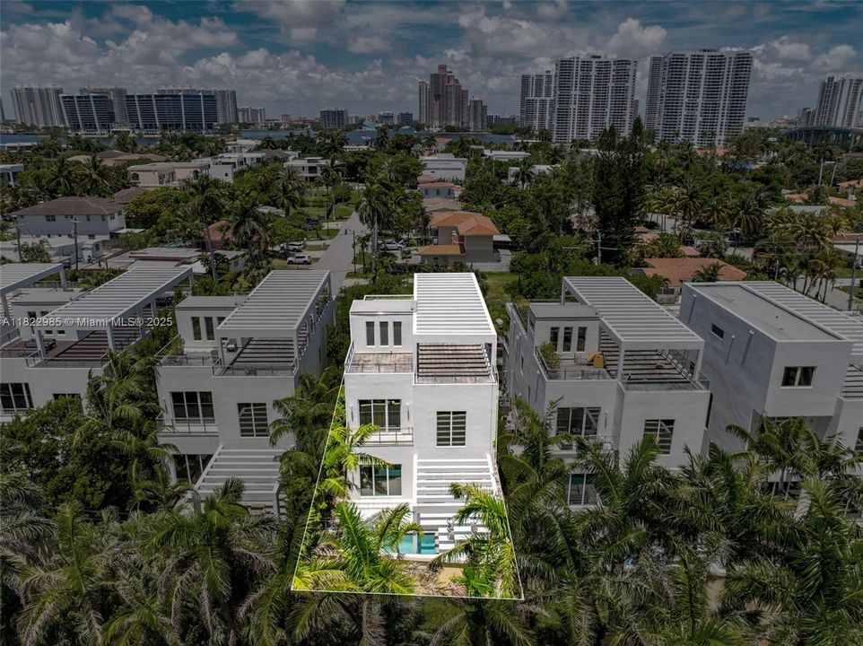 En Venta: $2,990,000 (5 camas, 4 baños, 3156 Pies cuadrados)