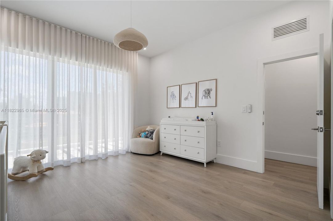En Venta: $2,990,000 (5 camas, 4 baños, 3156 Pies cuadrados)