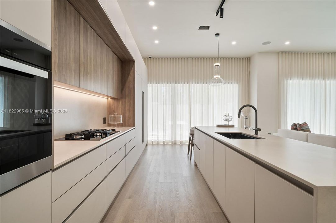 En Venta: $2,990,000 (5 camas, 4 baños, 3156 Pies cuadrados)