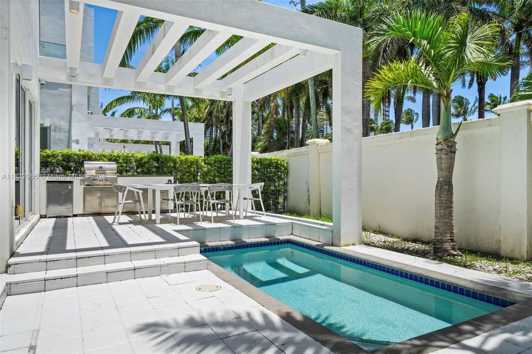 En Venta: $2,990,000 (5 camas, 4 baños, 3156 Pies cuadrados)
