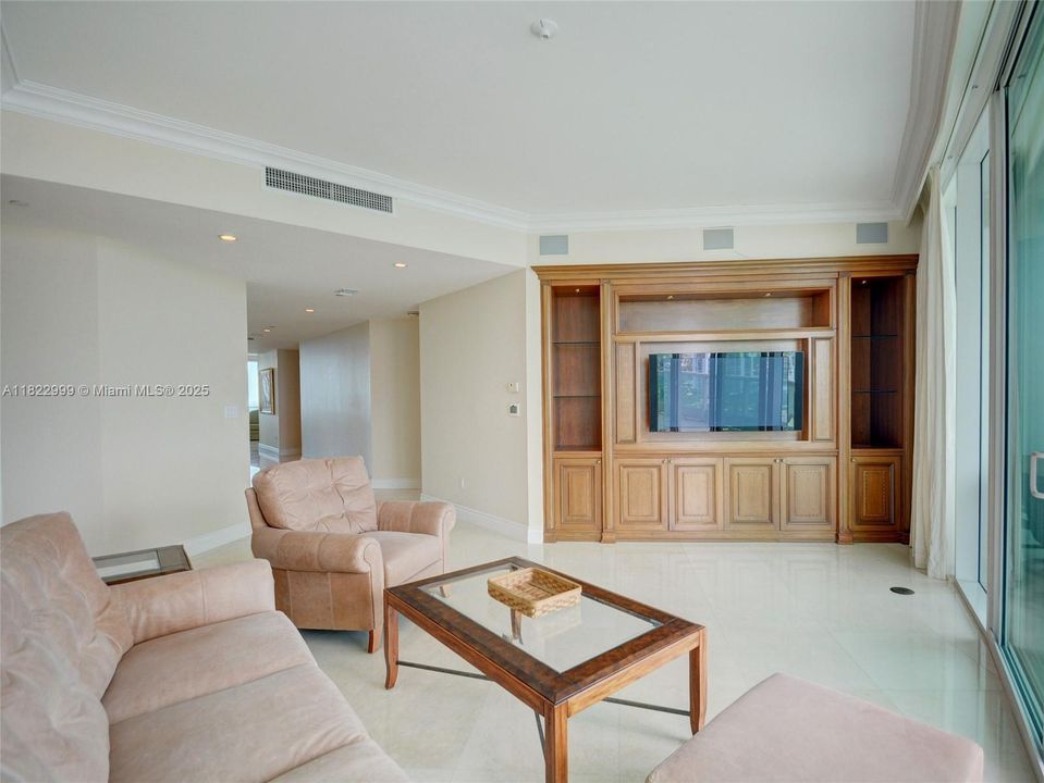 For Rent: $27,000 (4 beds, 6 baths, 5141 Square Feet)