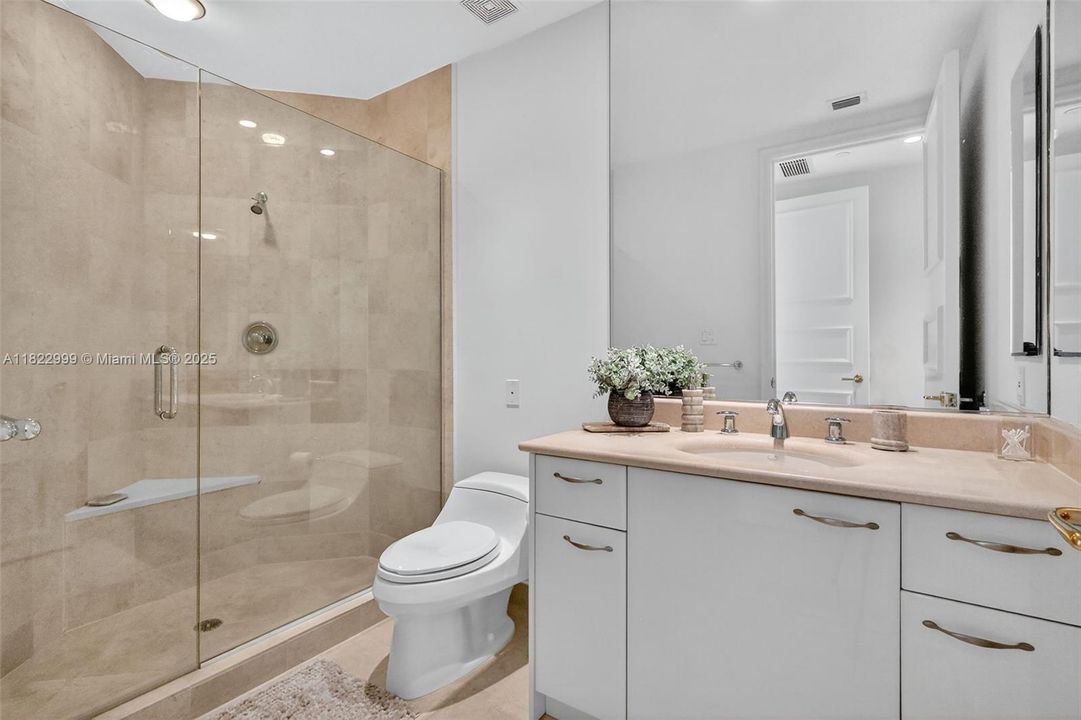 For Rent: $27,000 (4 beds, 6 baths, 5141 Square Feet)