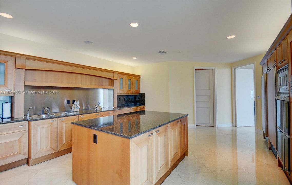 For Rent: $27,000 (4 beds, 6 baths, 5141 Square Feet)