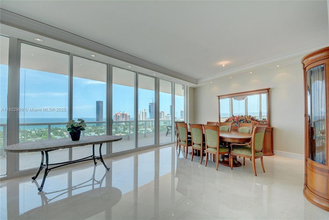 For Rent: $27,000 (4 beds, 6 baths, 5141 Square Feet)