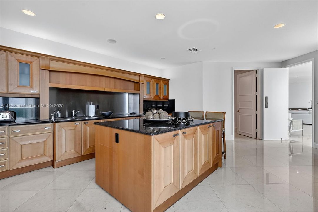 For Rent: $27,000 (4 beds, 6 baths, 5141 Square Feet)