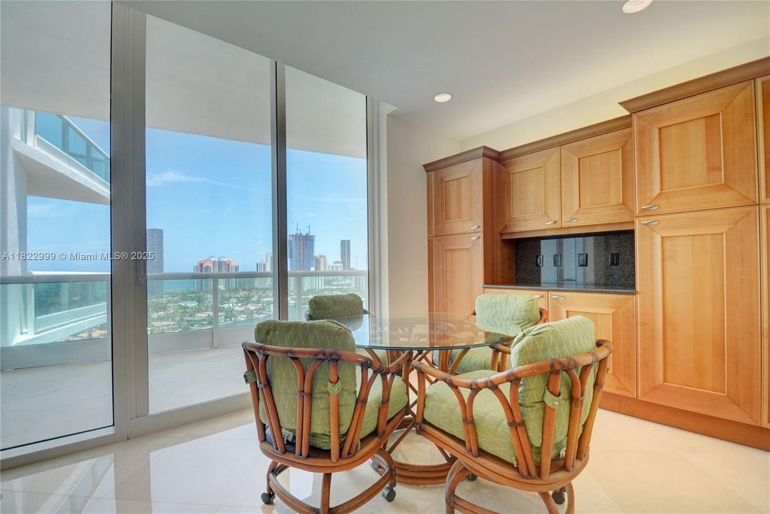 For Rent: $27,000 (4 beds, 6 baths, 5141 Square Feet)