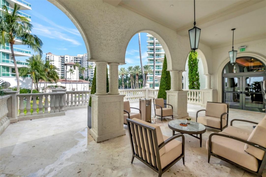 For Rent: $27,000 (4 beds, 6 baths, 5141 Square Feet)