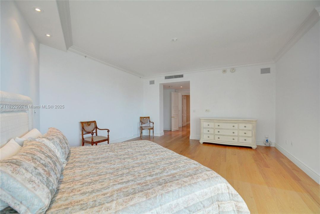 For Rent: $27,000 (4 beds, 6 baths, 5141 Square Feet)