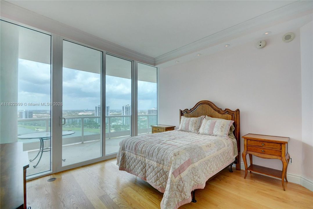 For Rent: $27,000 (4 beds, 6 baths, 5141 Square Feet)