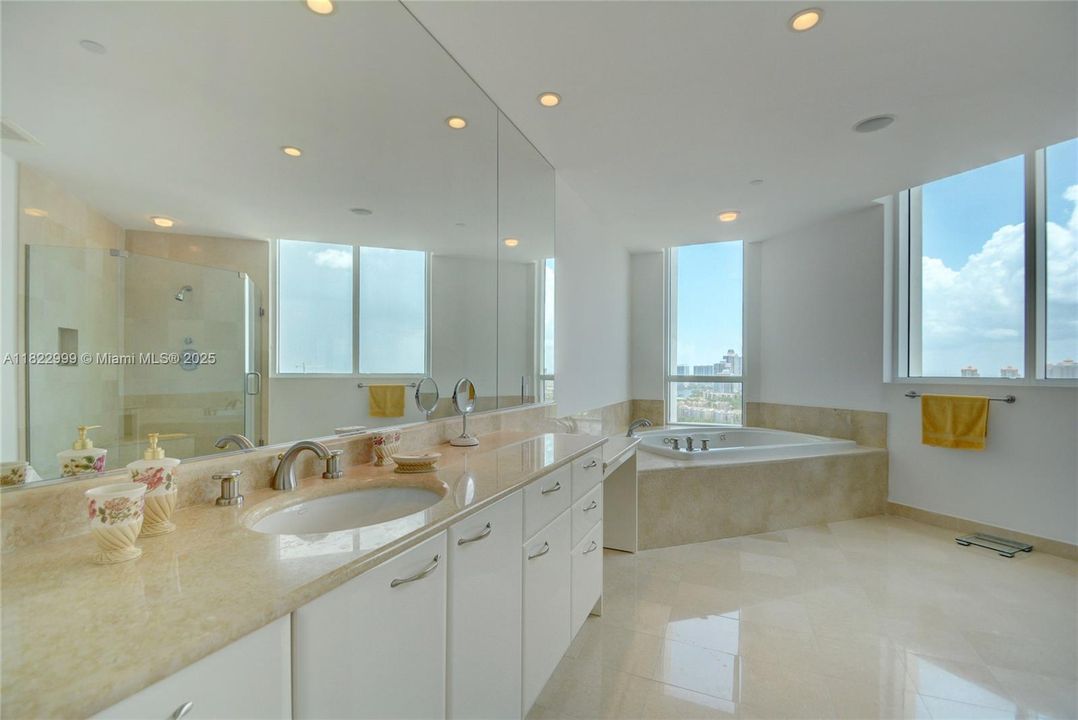 For Rent: $27,000 (4 beds, 6 baths, 5141 Square Feet)