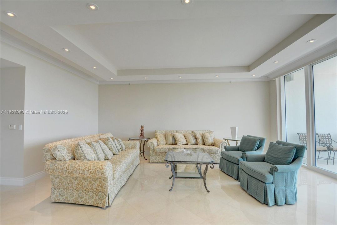 For Rent: $27,000 (4 beds, 6 baths, 5141 Square Feet)