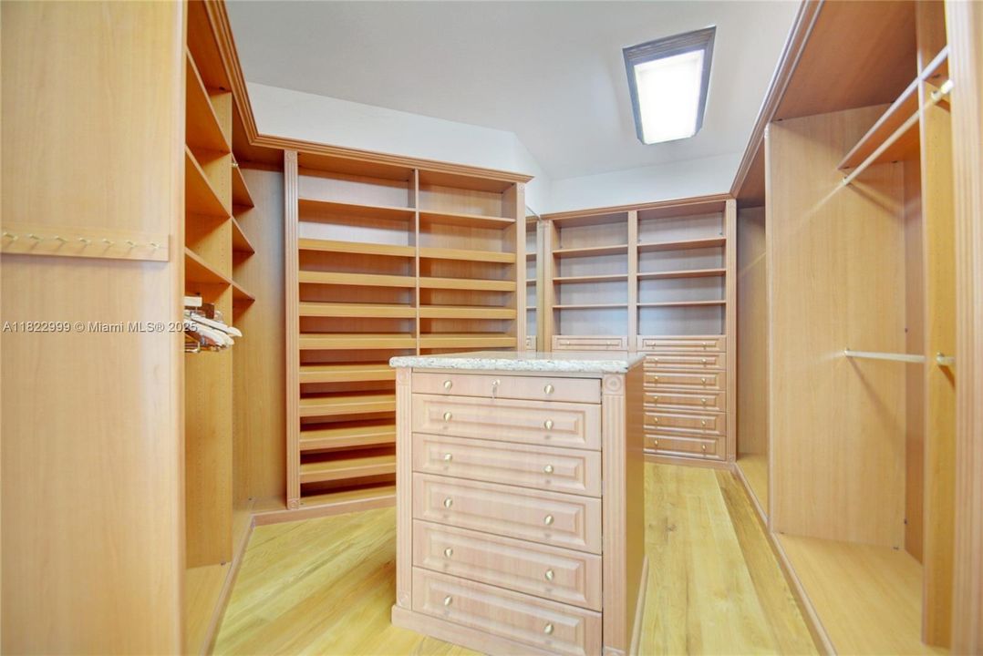 For Rent: $27,000 (4 beds, 6 baths, 5141 Square Feet)