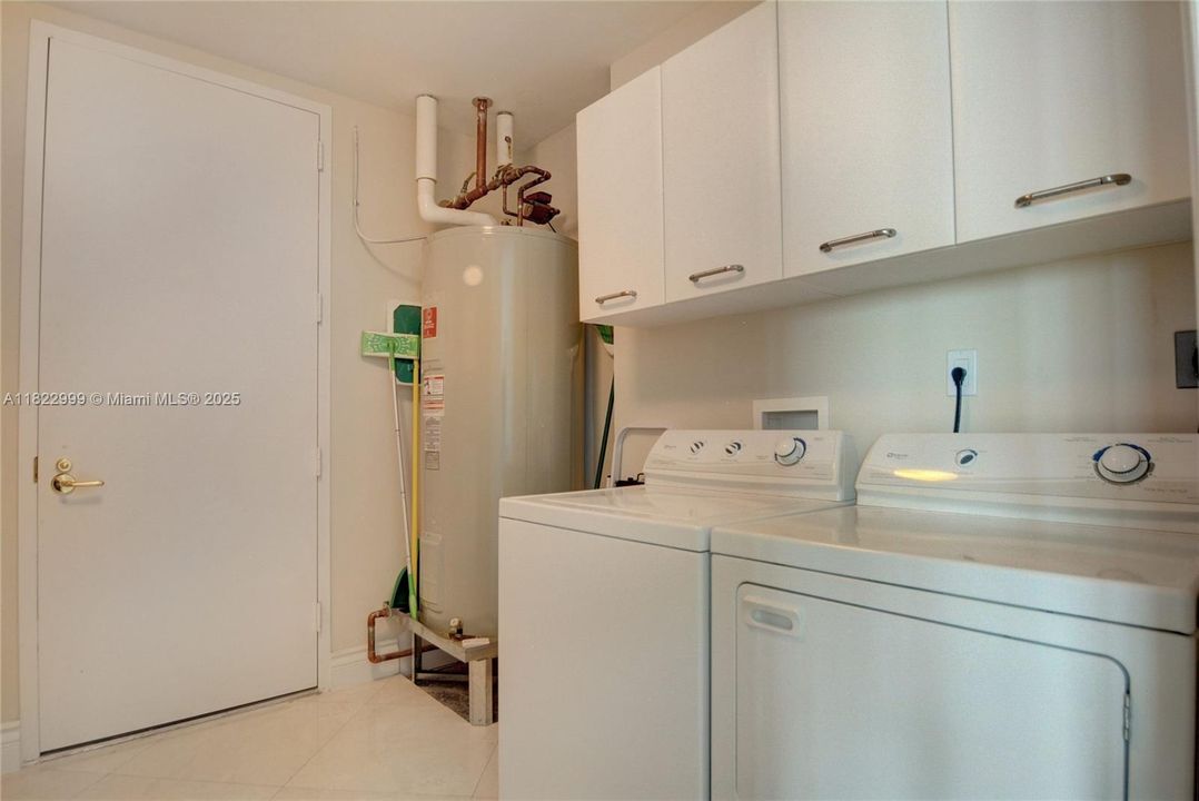 For Rent: $27,000 (4 beds, 6 baths, 5141 Square Feet)