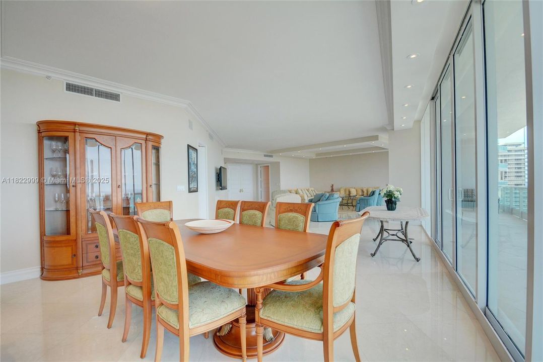 For Rent: $27,000 (4 beds, 6 baths, 5141 Square Feet)