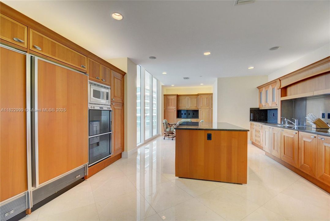 For Rent: $27,000 (4 beds, 6 baths, 5141 Square Feet)