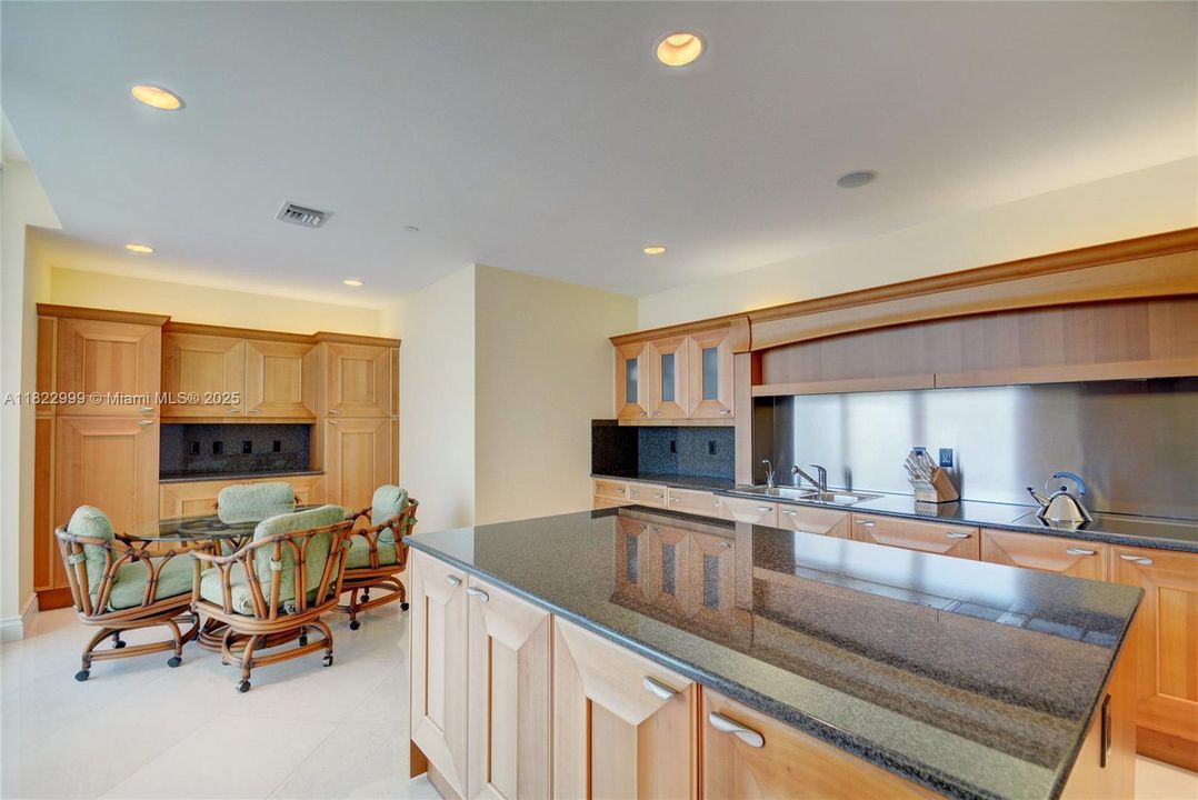 For Rent: $27,000 (4 beds, 6 baths, 5141 Square Feet)