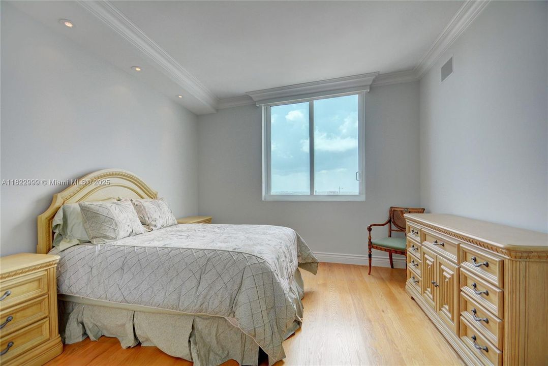 For Rent: $27,000 (4 beds, 6 baths, 5141 Square Feet)