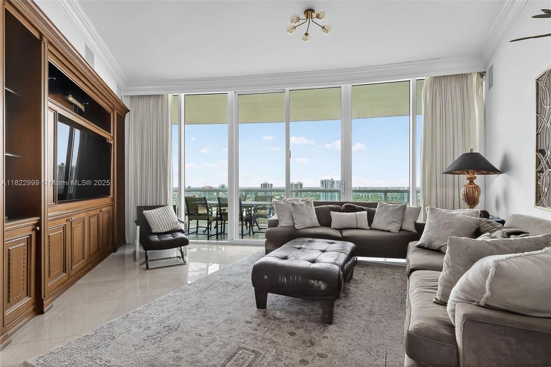 For Rent: $27,000 (4 beds, 6 baths, 5141 Square Feet)