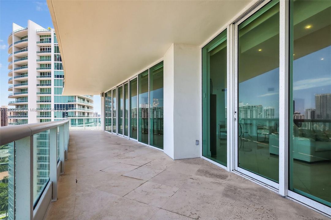 For Rent: $27,000 (4 beds, 6 baths, 5141 Square Feet)