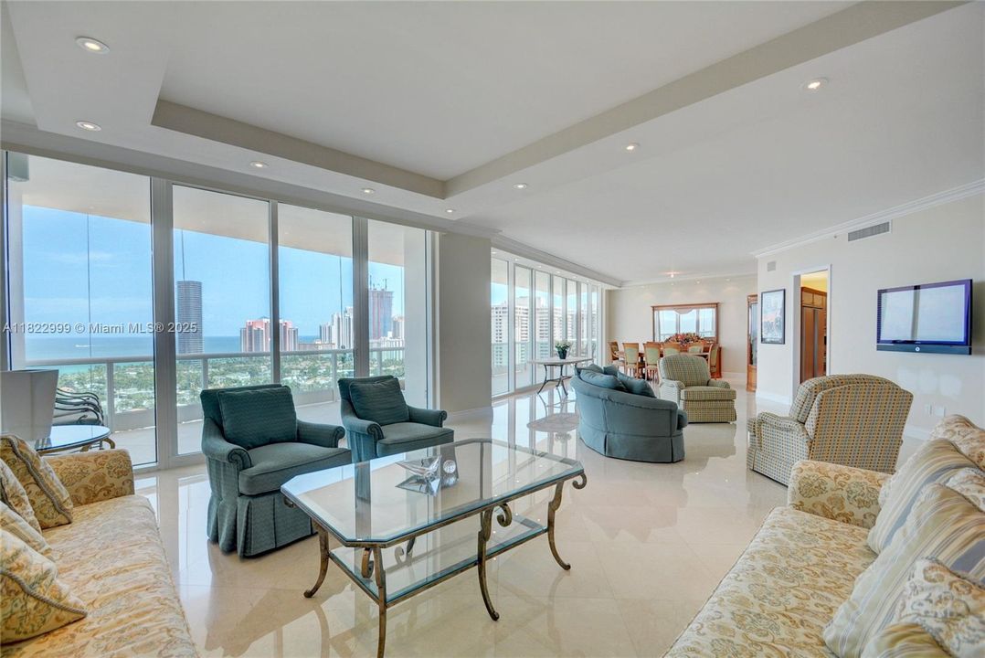 For Rent: $27,000 (4 beds, 6 baths, 5141 Square Feet)