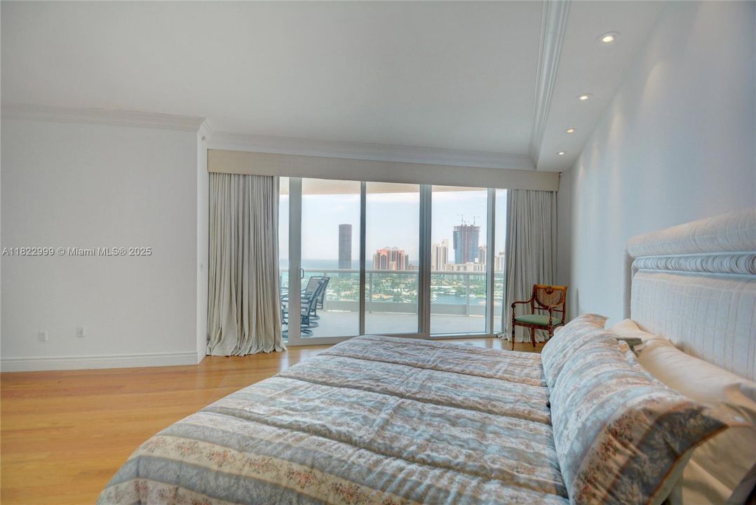 For Rent: $27,000 (4 beds, 6 baths, 5141 Square Feet)