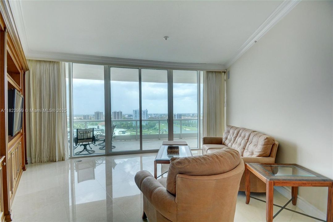 For Rent: $27,000 (4 beds, 6 baths, 5141 Square Feet)