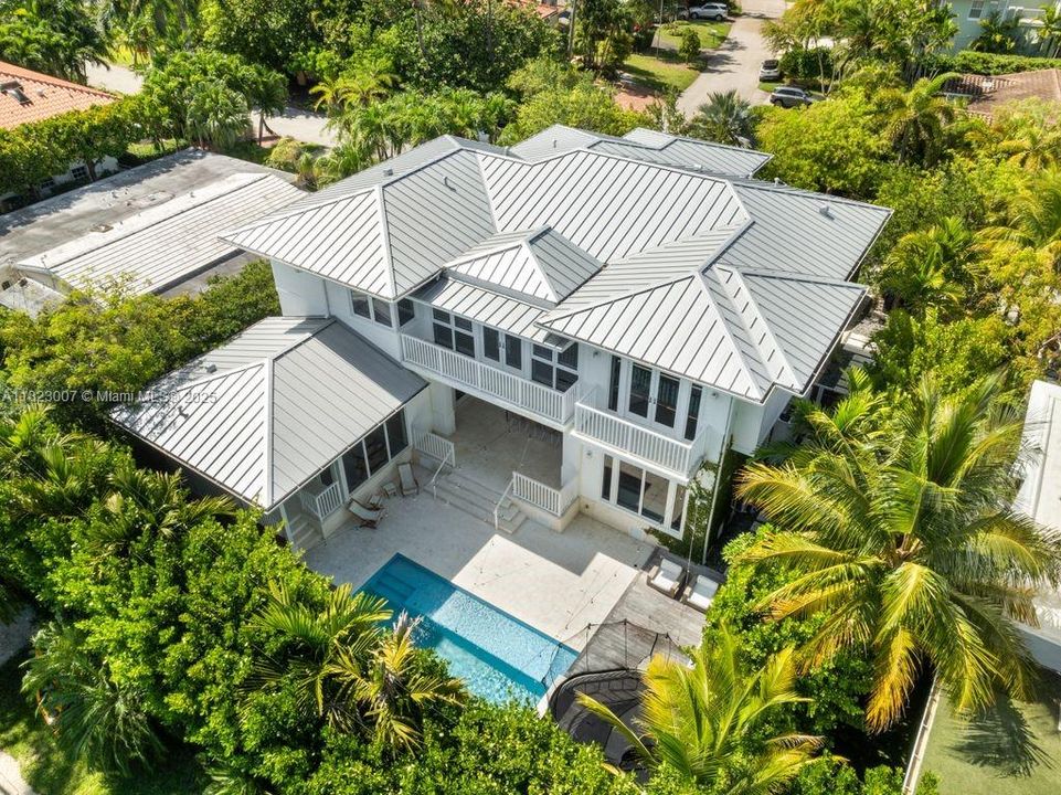 Recently Sold: $4,850,000 (5 beds, 5 baths, 4089 Square Feet)