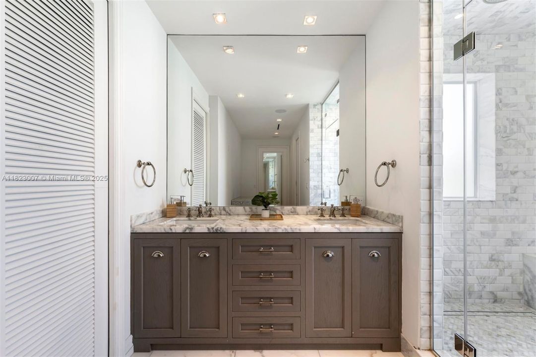 Recently Sold: $4,850,000 (5 beds, 5 baths, 4089 Square Feet)