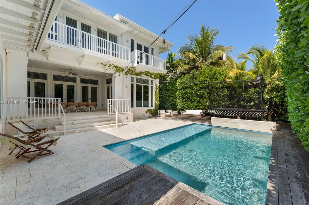 Recently Sold: $4,850,000 (5 beds, 5 baths, 4089 Square Feet)