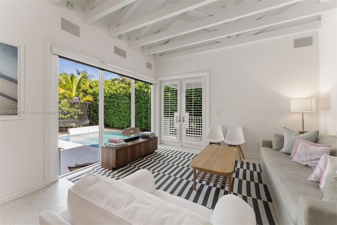 Recently Sold: $4,850,000 (5 beds, 5 baths, 4089 Square Feet)